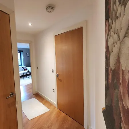 Modern 1br - Spacious - Ground Floor Apartamento