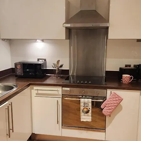 Modern 1br - Spacious - Ground Floor Apartamento