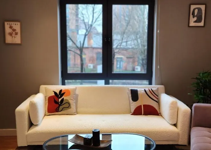 Modern 1br - Spacious - Ground Floor *