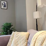 Urban Retreat - Centre - Sleeps 4 Apartament