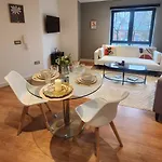 Urban Retreat - Centre - Sleeps 4 *