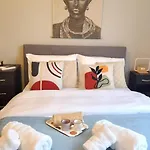 Urban Retreat - Centre - Sleeps 4 Apartament *