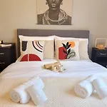 Urban Retreat - Centre - Sleeps 4 * Leeds (West Yorkshire)