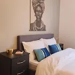 Urban Retreat - Centre - Sleeps 4 Leeds (West Yorkshire)