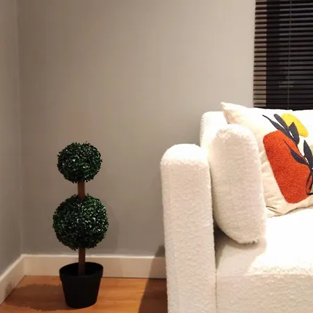 Urban Retreat - Centre - Sleeps 4 Leeds (West Yorkshire)
