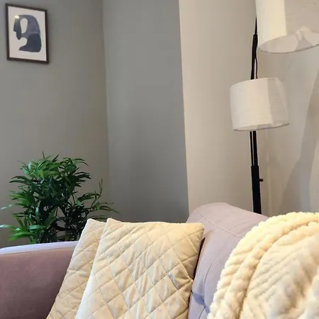 Urban Retreat - Centre - Sleeps 4 דירה