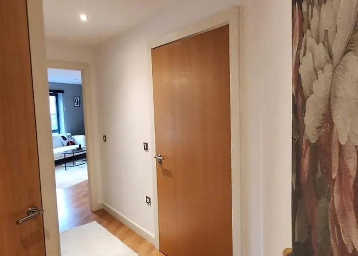 Modern 1br - Spacious - Ground Floor Apartment