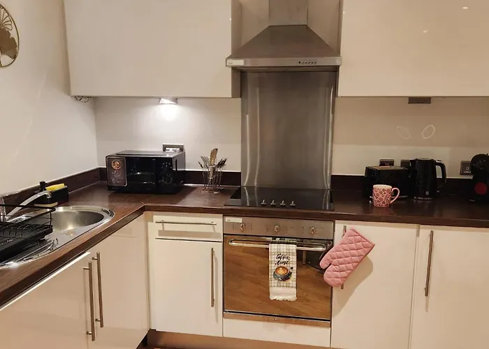 Modern 1br - Spacious - Ground Floor Apartment